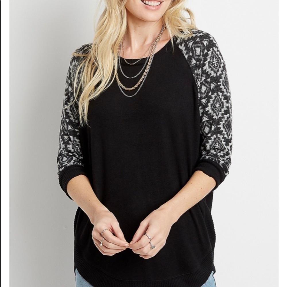 MAURICES Women's Black Printed Sleeve Round Hem Pullover. - Picture 3 of 4